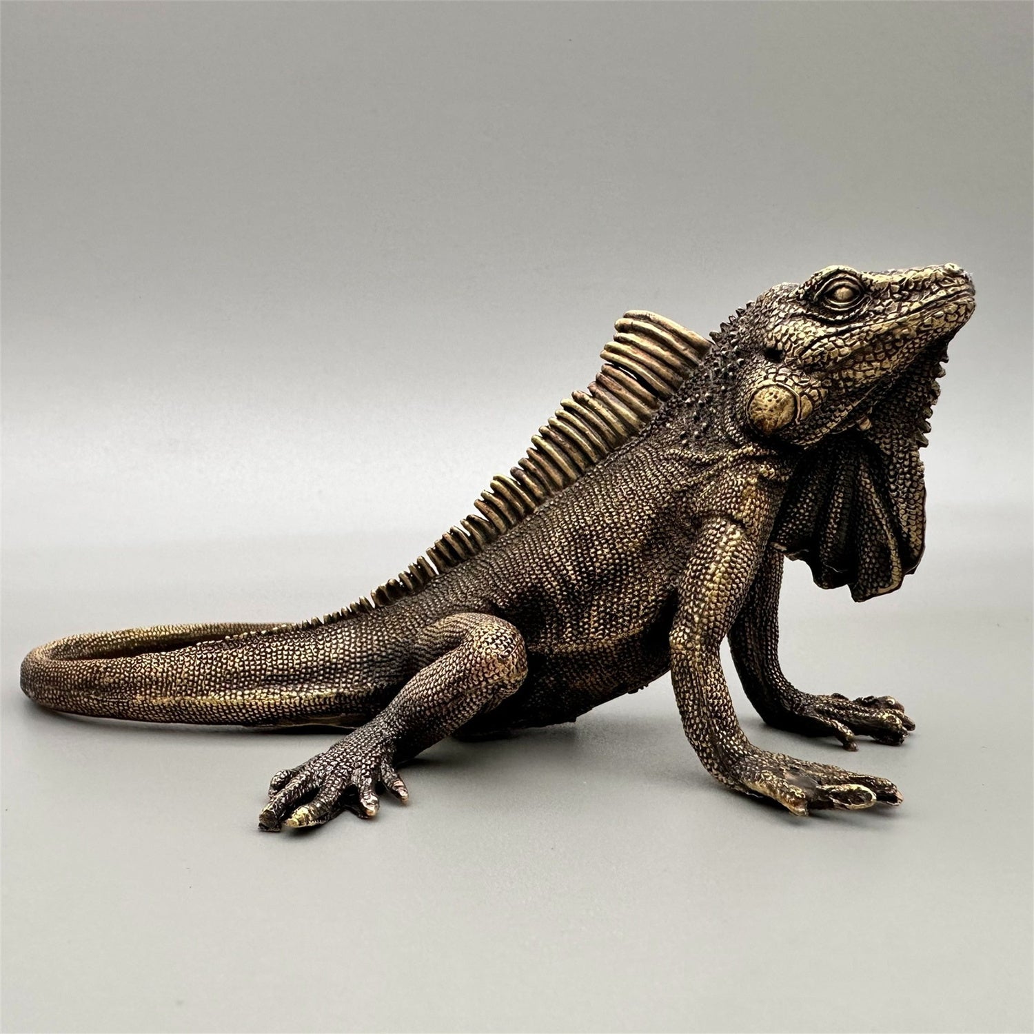 Brass Iguana Statue,House Decoration Art Ornament,Iguana Figurine,Iguana Knick Knack,Gifts for Kids