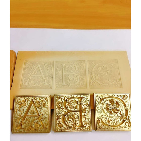 Vintage Swash Letters Brass Decoration Stamp Ornamental Capital Letter - Metal Field